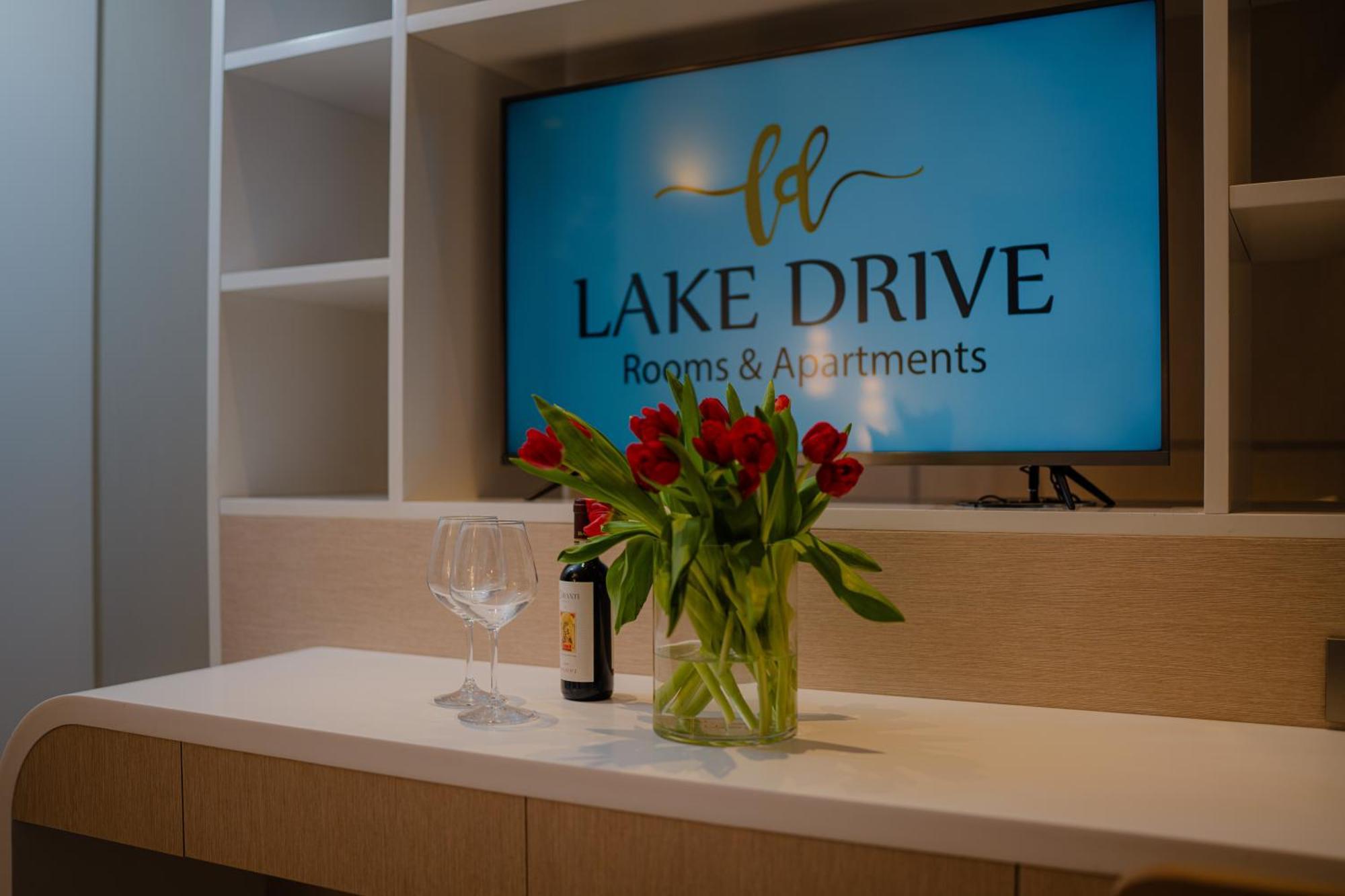 Lake Drive Rooms&Apartments Tirana Bagian luar foto
