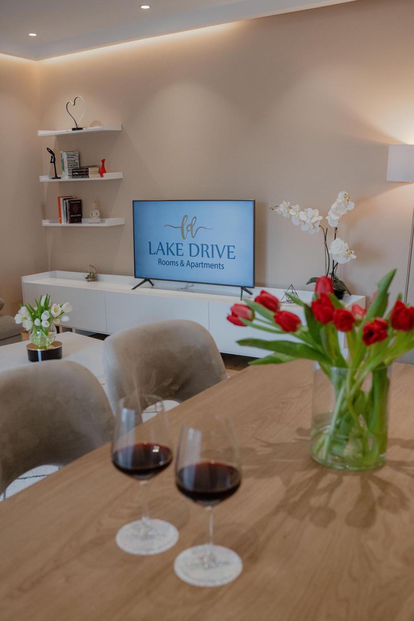 Lake Drive Rooms&Apartments Tirana Bagian luar foto